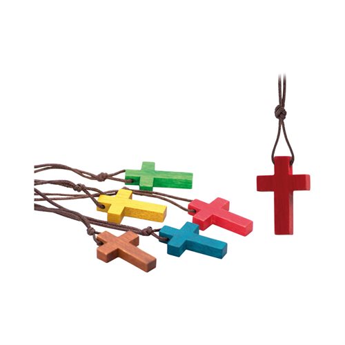 Collier avec croix de bois coloré sur corde