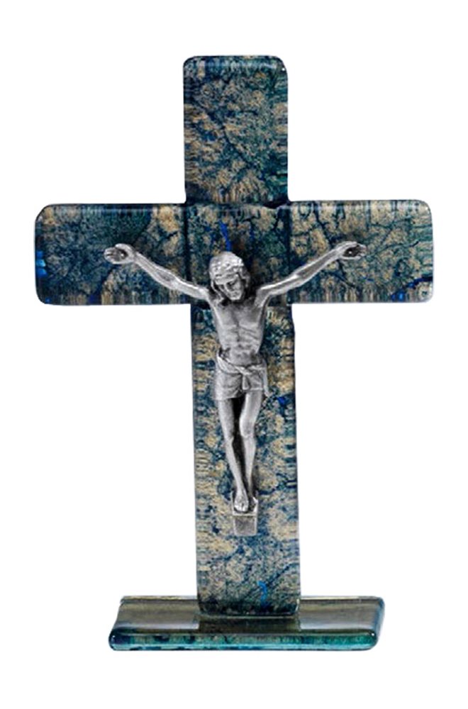 Crucifix, verre bleu, corpus argenté, 7 x 10 cm