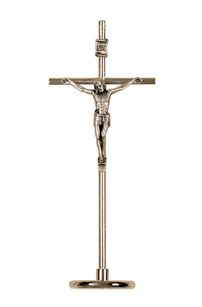 Crucifix en métal argenté sur base, 15,2 cm