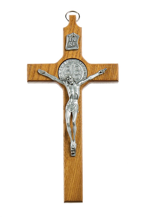 Croix Saint Benoit bois poli, corpus plaqué arg., 20,3 cm