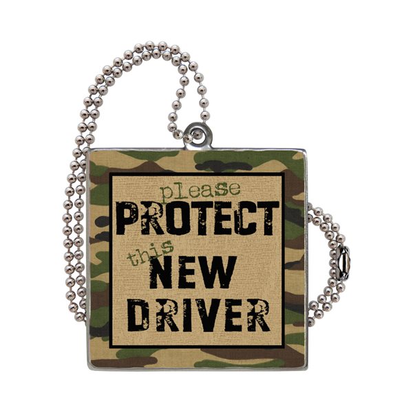 Breloque pour auto camo «New driver», métal, 6 cm, Anglais