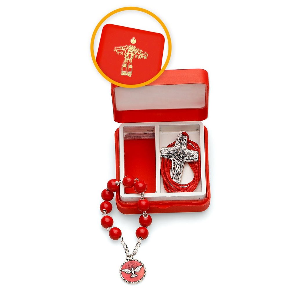 Gift box, necklace and decade red coloured