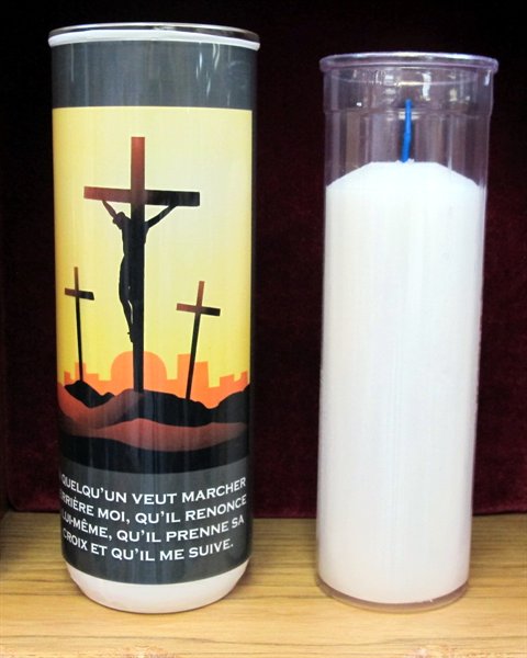 Veilleuse 8'' Crucifixion et plastique 5jrs / un Veilleuse 8'' Crucifixion et plastique 5jrs / un